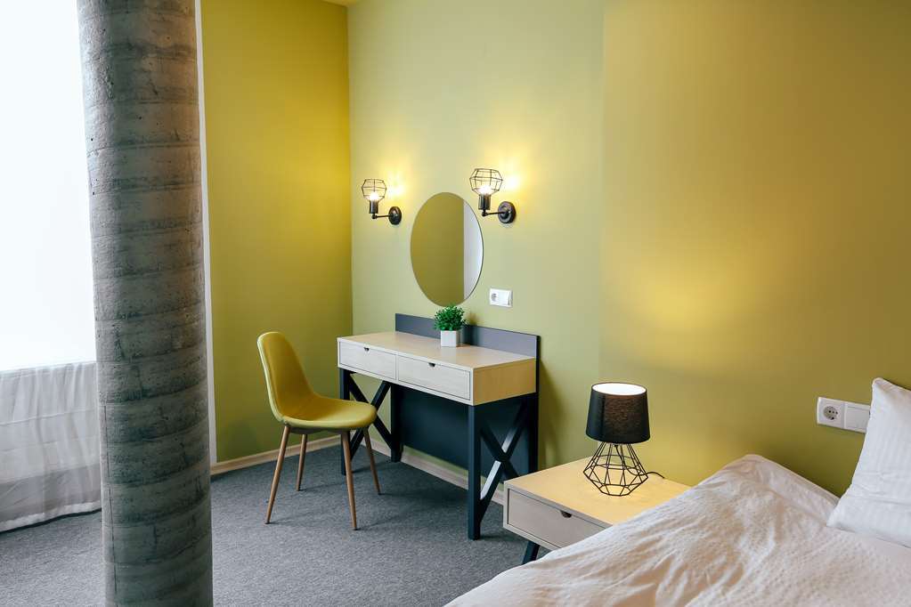 Jam Hotel Hnatyuka Lviv Szoba fotó