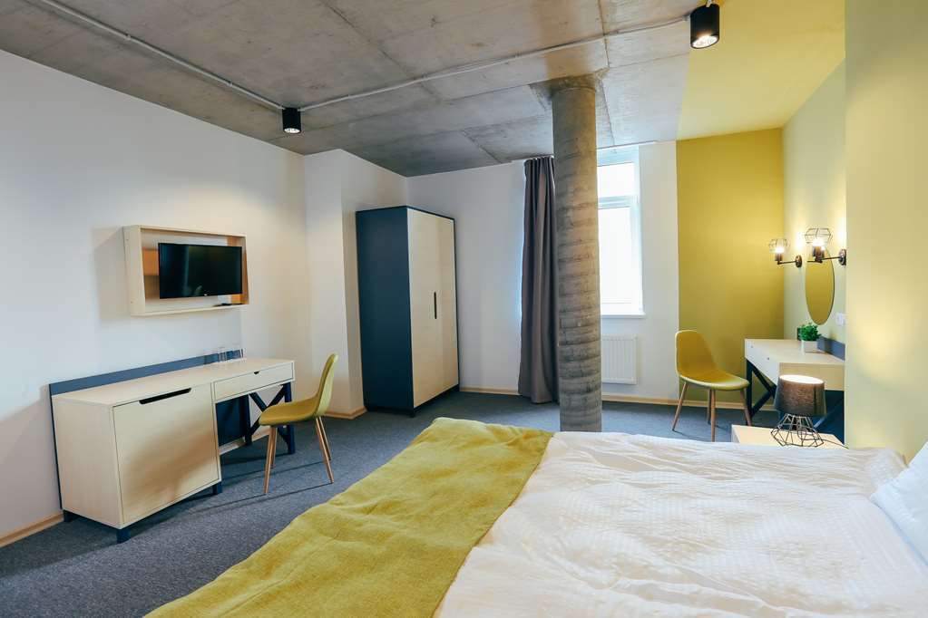 Jam Hotel Hnatyuka Lviv Szoba fotó