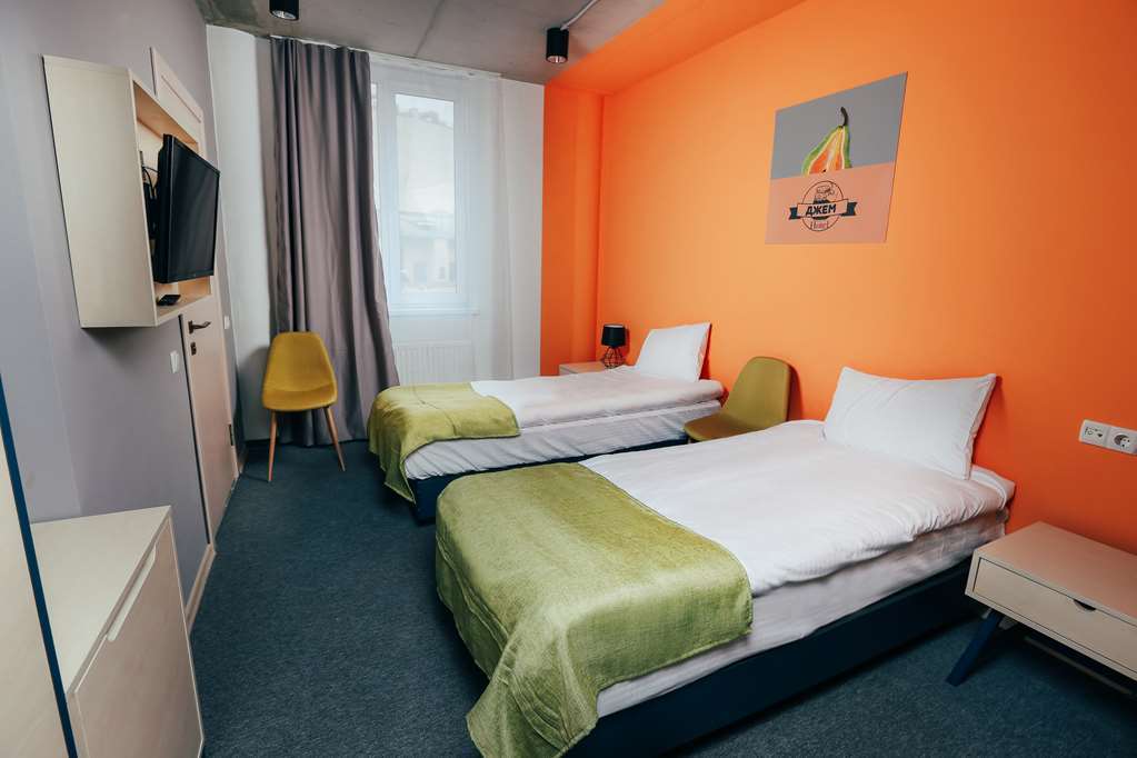 Jam Hotel Hnatyuka Lviv Szoba fotó