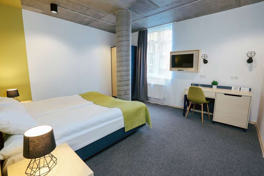 Jam Hotel Hnatyuka Lviv Szoba fotó