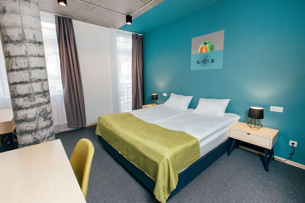 Jam Hotel Hnatyuka Lviv Szoba fotó