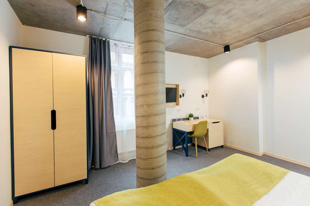 Jam Hotel Hnatyuka Lviv Szoba fotó