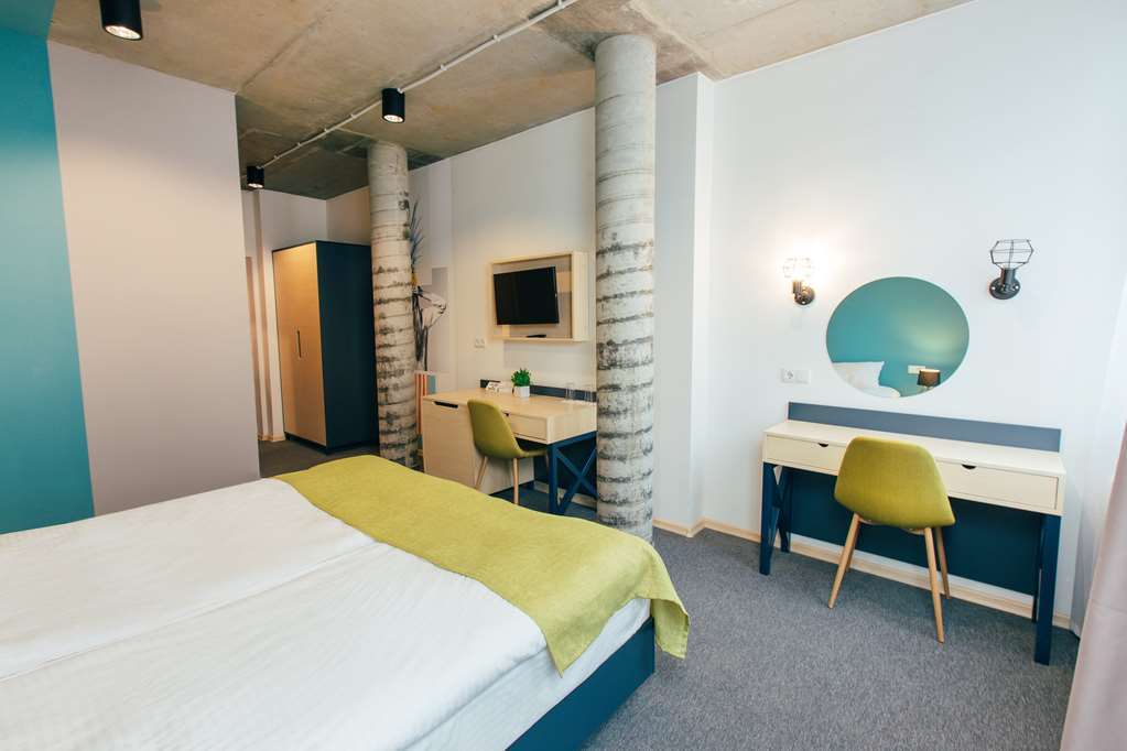 Jam Hotel Hnatyuka Lviv Szoba fotó